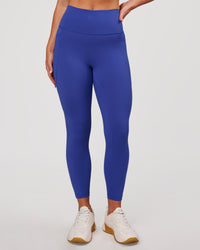 Woman wearing Fusion V-Contour Ultra High-Rise 7/8 Legging Pockets - Power Cobalt | Model:Issy | Size:XS | Thumbnail Index: 2
