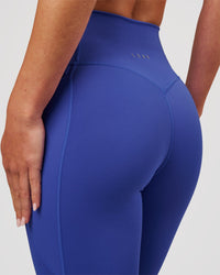 Woman wearing Fusion V-Contour Ultra High-Rise 7/8 Legging Pockets - Power Cobalt | Model:Issy | Size:XS | Thumbnail Index: 5
