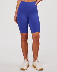 Woman wearing Fusion V Contour Ultra High-Rise 9" Short Pockets - Power Cobalt | Model:Issy | Size:XS | Thumbnail Index: 3