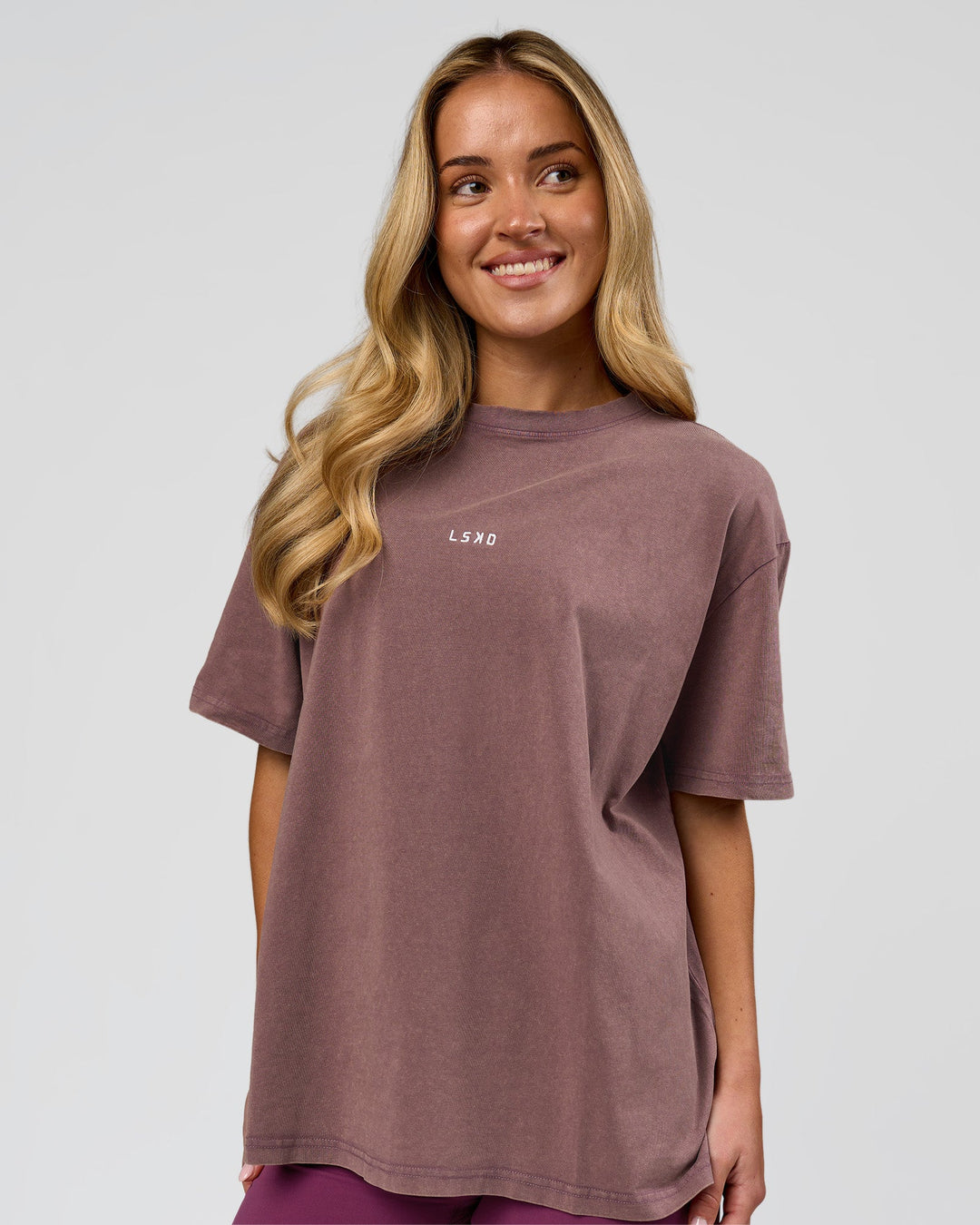 Woman wearing Go-To FLXCotton Oversized Tee - Cocoa Powder Washed-White | Model:Issy | Size:XS - view 1