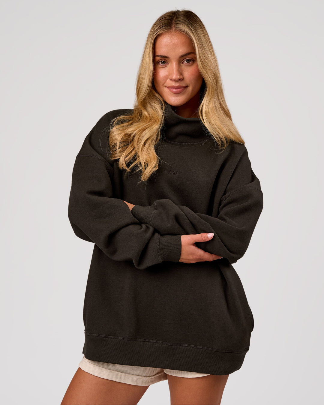 Woman wearing Go-To Oversized Mock Neck Sweater - Ground Coffee | Model:Issy | Size:XS - view 5