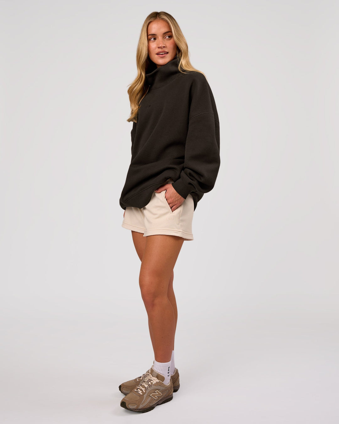 Woman wearing Go-To Oversized Mock Neck Sweater - Ground Coffee | Model:Issy | Size:XS - view 7