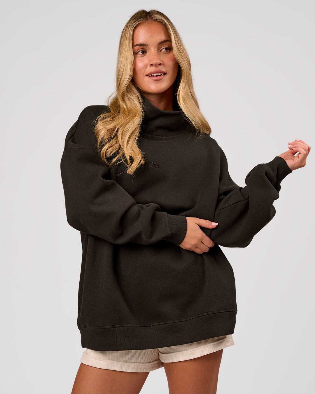 Woman wearing Go-To Oversized Mock Neck Sweater - Ground Coffee | Model:Issy | Size:XS - view 8