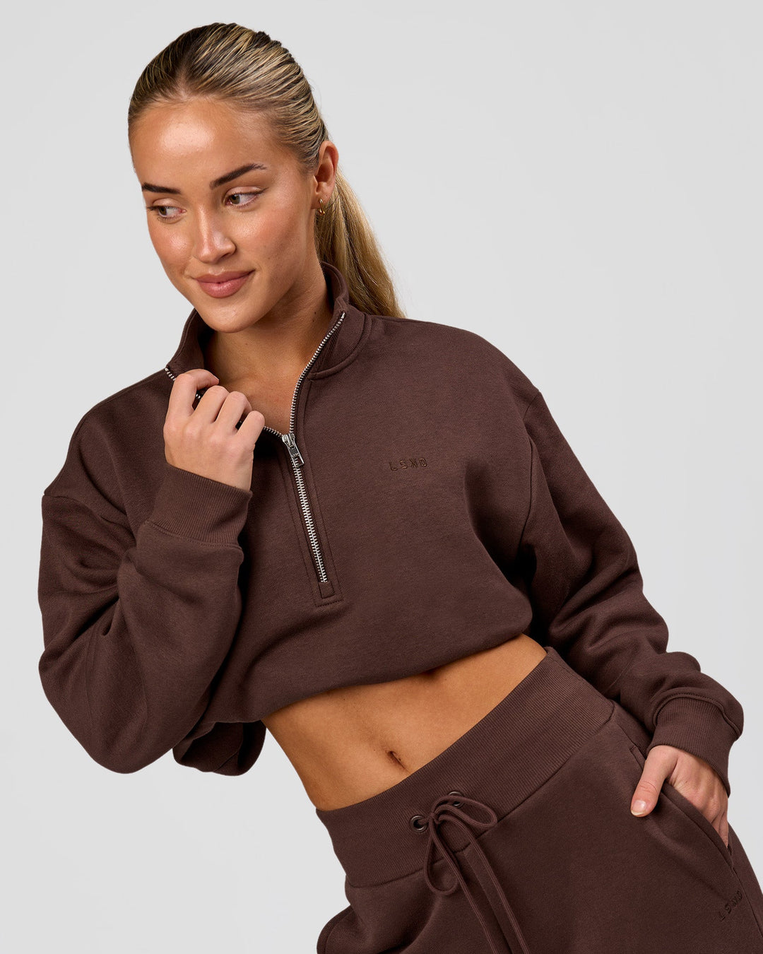 Woman wearing Go-To Oversized Quarter Zip Sweater - Hot Chocolate | Model:Issy | Size:XS