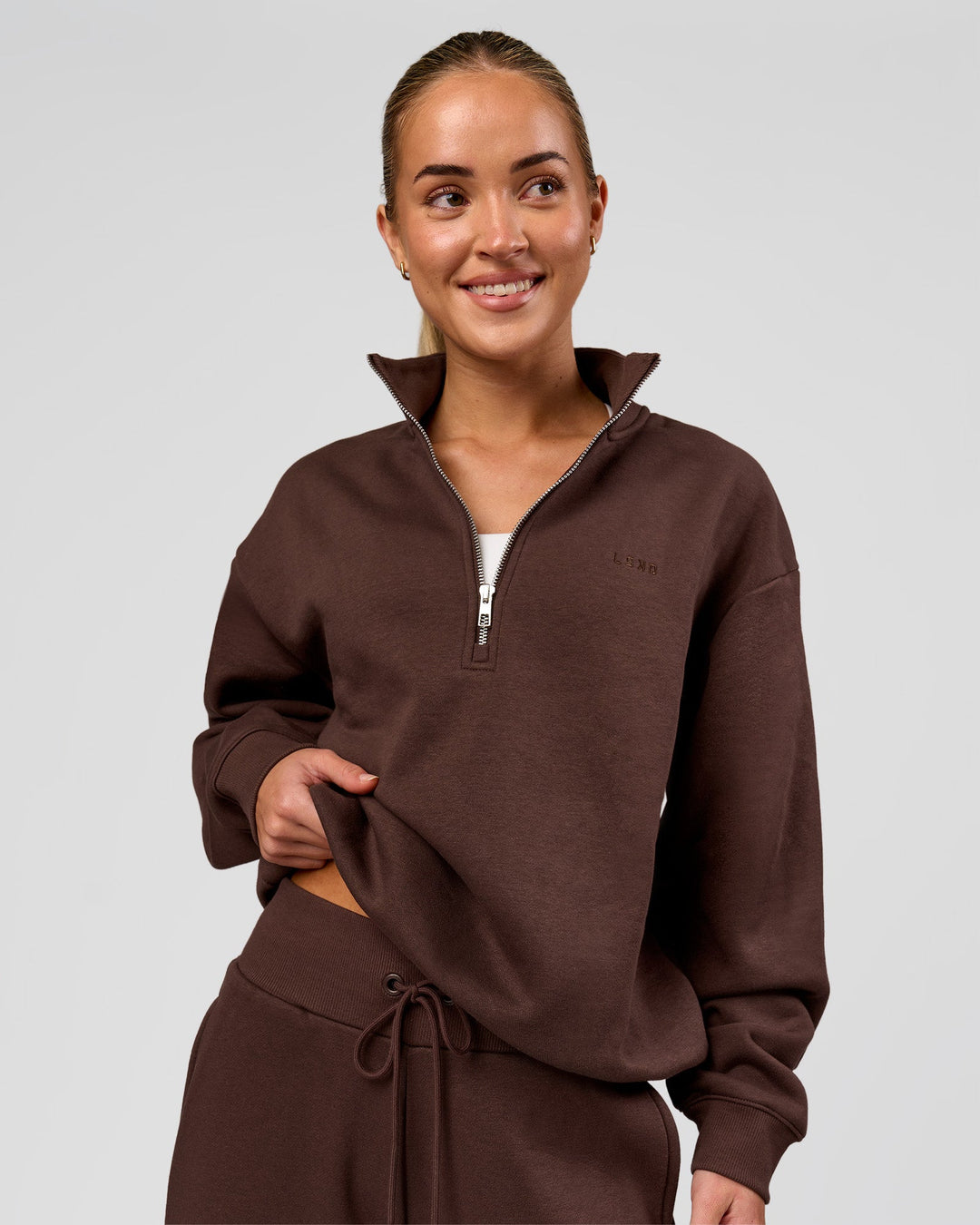 Woman wearing Go-To Oversized Quarter Zip Sweater - Hot Chocolate | Model:Issy | Size:XS