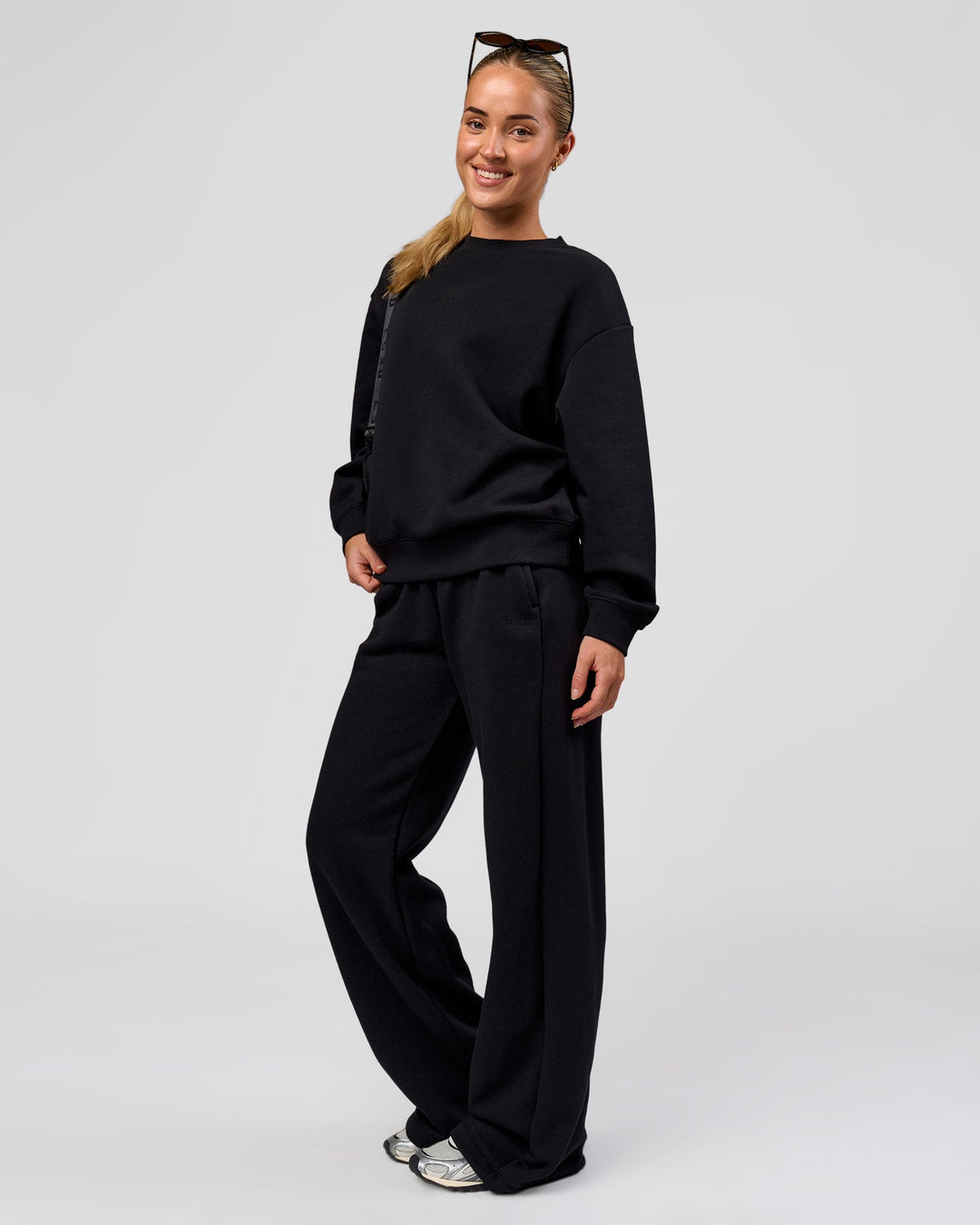 Woman wearing Go-To Oversized Sweater - Black | Model:Issy | Size:XS