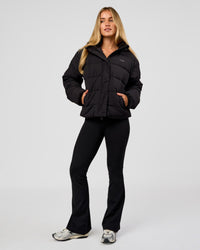 Woman wearing Go-To Puffer Jacket - Black | Model:Issy | Size:XS