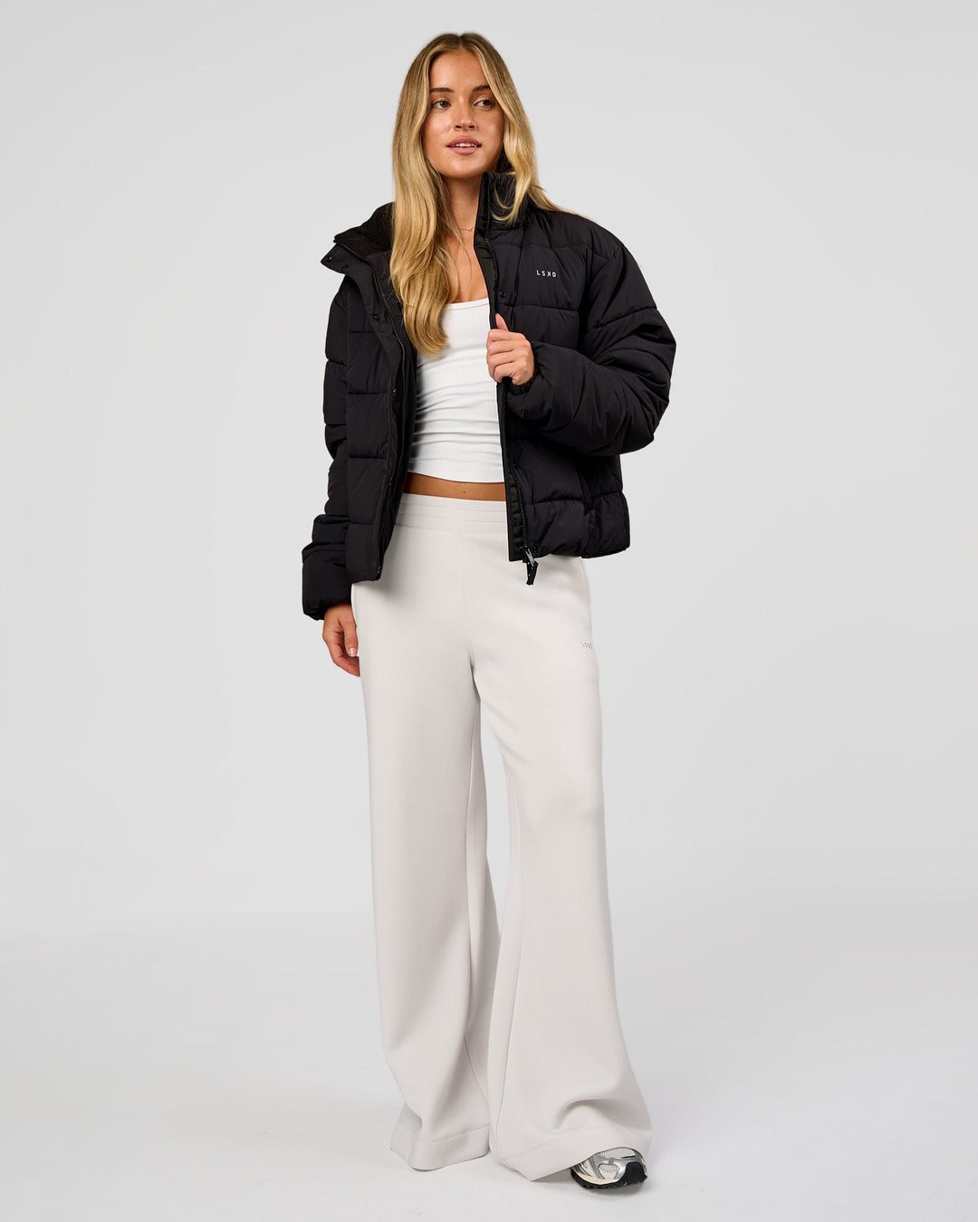 Woman wearing Go-To Puffer Jacket - Black | Model:Issy | Size:XS