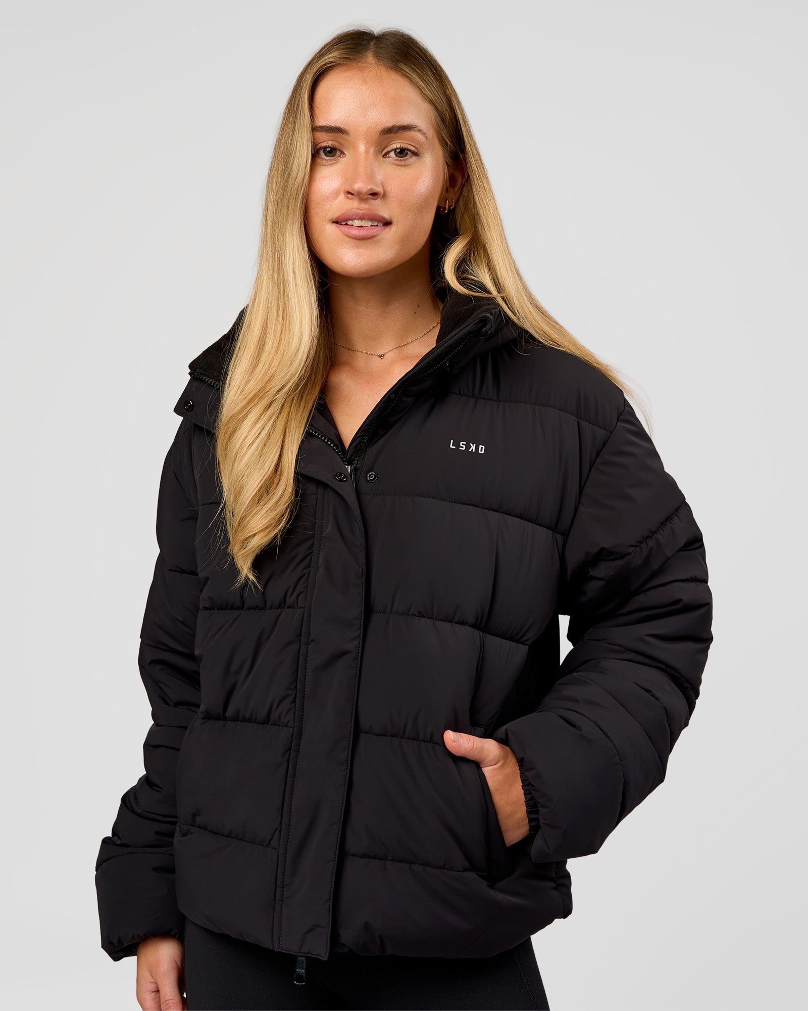 Woman wearing Go-To Puffer Jacket - Black | Model:Issy | Size:XS