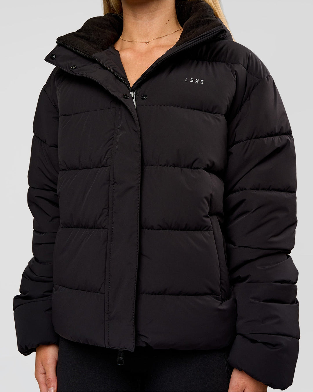 Woman wearing Go-To Puffer Jacket - Black | Model:Issy | Size:XS