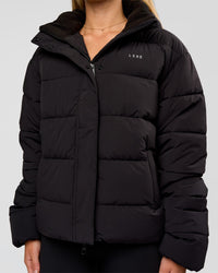 Woman wearing Go-To Puffer Jacket - Black | Model:Issy | Size:XS
