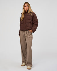 Woman wearing Go-To Puffer Jacket - Hot Chocolate | Model:Issy | Size:XS
