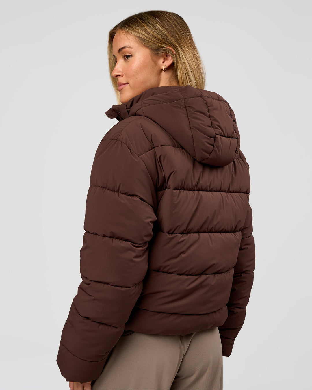 Woman wearing Go-To Puffer Jacket - Hot Chocolate | Model:Issy | Size:XS
