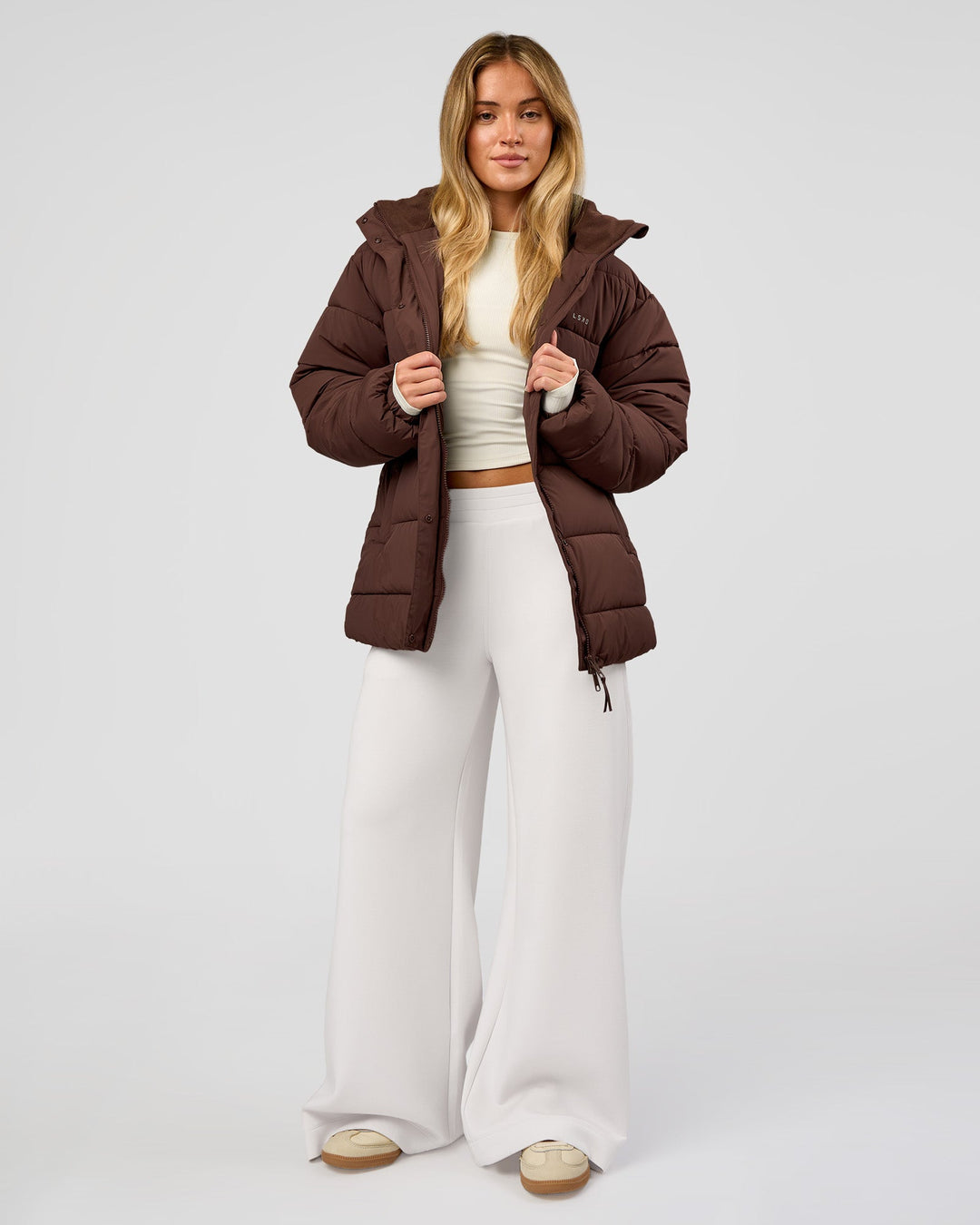 Woman wearing Go-To Puffer Mid Jacket - Hot Chocolate | Model:Issy | Size:XS - view 6