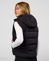 Woman wearing Go-To Puffer Vest - Black | Model:Issy | Size:XS