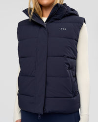 Woman wearing Go-To Puffer Vest - Future Navy | Model:Issy | Size:XS