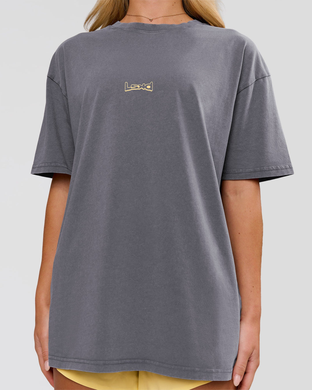 Woman wearing Magma FLXCotton Oversize Tee  - Dark Storm Washed-Lemon | Model:Issy | Size:XS - view 6