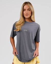 Woman wearing Magma FLXCotton Oversize Tee  - Dark Storm Washed-Lemon | Model:Issy | Size:XS | Thumbnail Index: 10