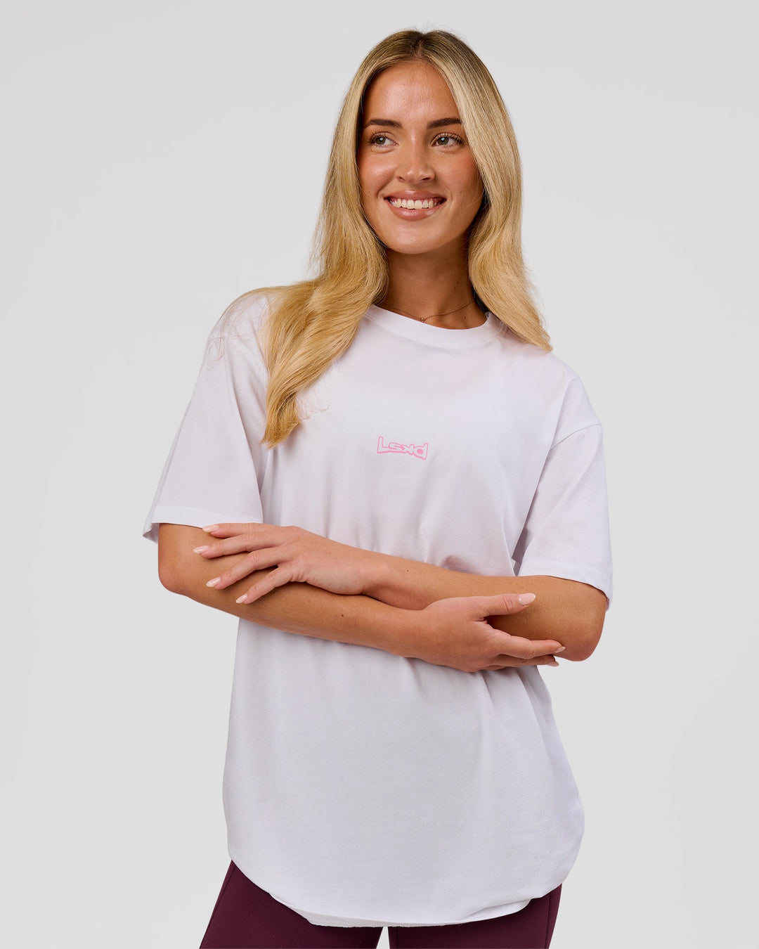 Woman wearing Magma FLXCotton Oversize Tee  - White-Pink Rose | Model:Issy | Size:XS - view 6