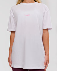 Woman wearing Magma FLXCotton Oversize Tee  - White-Pink Rose | Model:Issy | Size:XS | Thumbnail Index: 14