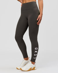 Woman wearing Rep Ultra High-Rise 7/8 Legging Pockets - Onyx-white | Model:Issy | Size:XS | Thumbnail Index: 2