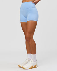 Woman wearing Strong is Beautiful Fusion High-Rise 4" Short - Open Air | Model:Issy | Size:XS | Thumbnail Index: 12