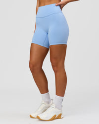Woman wearing Strong is Beautiful Fusion High-Rise 6" Short - Open Air | Model:Issy | Size:XS | Thumbnail Index: 5