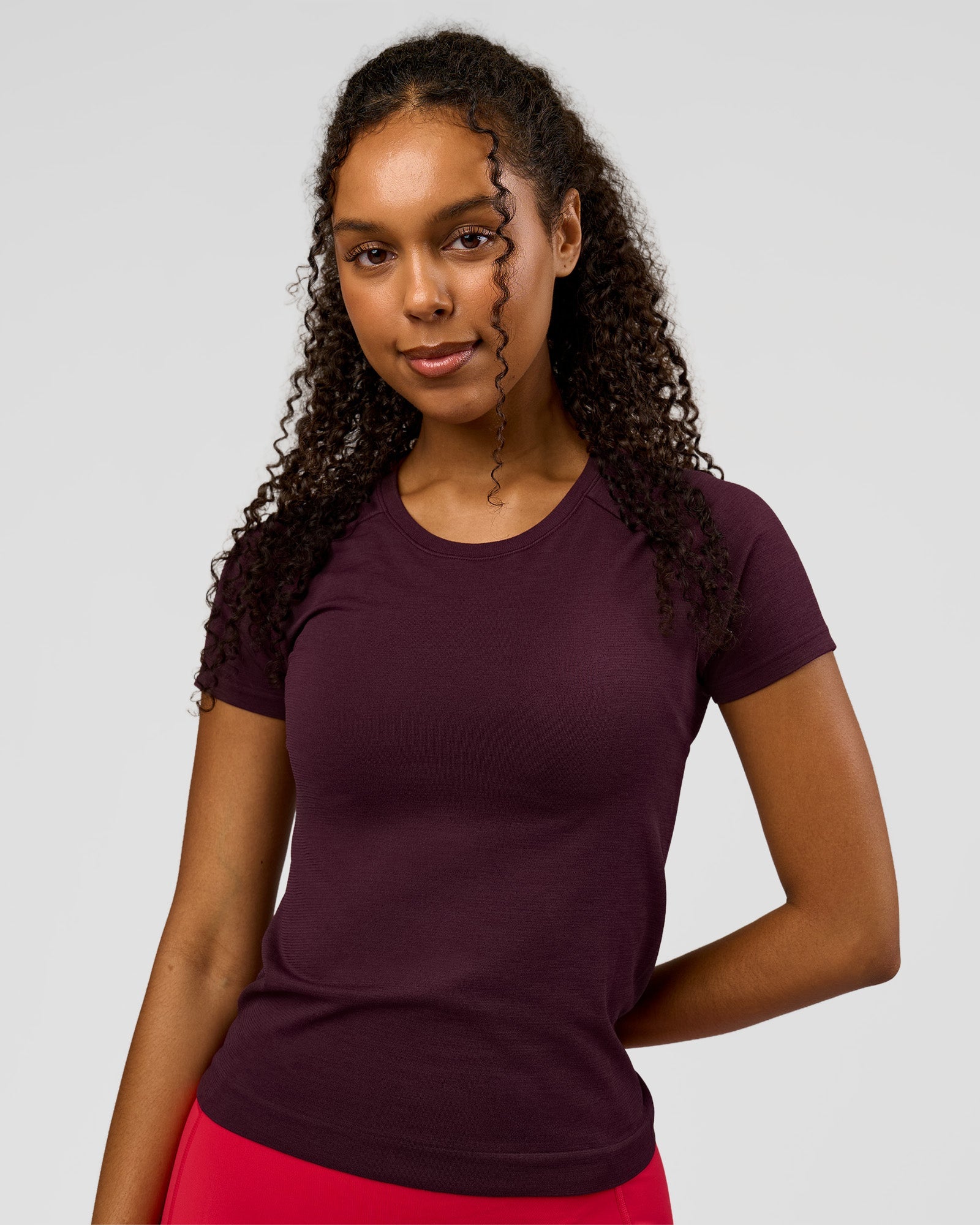 Woman wearing AeroFLX+ Seamless Tee - Cherry Lacquer/Cherry Lacquer | Model:Jordan | Size:XS