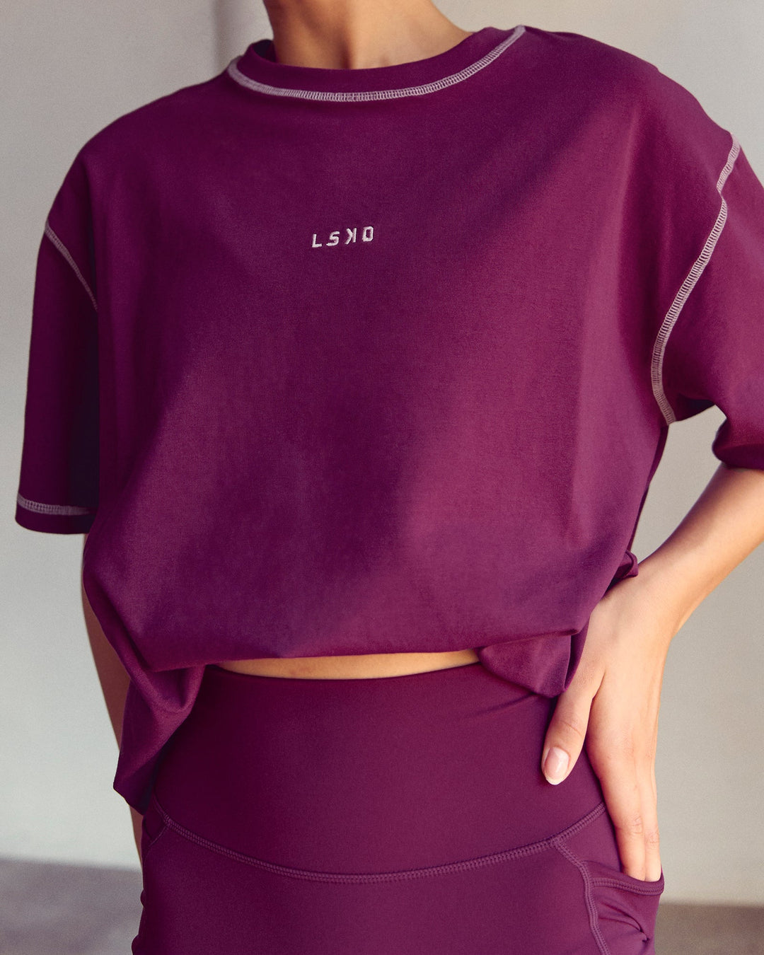 Woman wearing Go-To Contrast Oversized Heavyweight FLXCotton Tee - Plum Caspia-Pink Rose | Model:Kenni | Size:XS - view 4