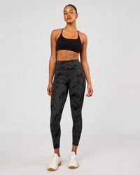 Woman wearing Fusion Ultra High-Rise 7/8 Legging Pockets - Obsidian/Black Tye Dye | Model:Rosie | Size:XS | Thumbnail Index: 4