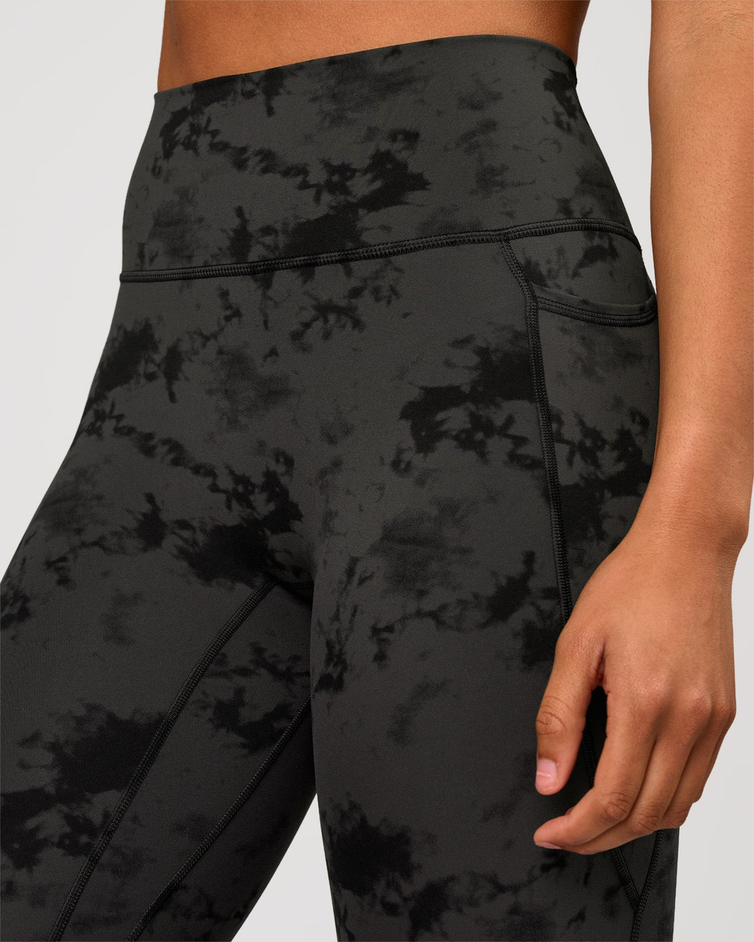 Woman wearing Fusion Ultra High-Rise 7/8 Legging Pockets - Obsidian/Black Tye Dye | Model:Rosie | Size:XS - view 8