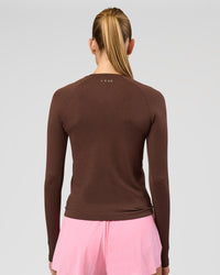 Woman wearing AeroFLX+ Seamless Long Sleeve Tee - Hot Chocolate/Hot Chocolate | Model:Taneisha | Size:XS | Thumbnail Index: 3