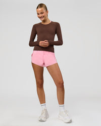 Woman wearing AeroFLX+ Seamless Long Sleeve Tee - Hot Chocolate/Hot Chocolate | Model:Taneisha | Size:XS | Thumbnail Index: 4