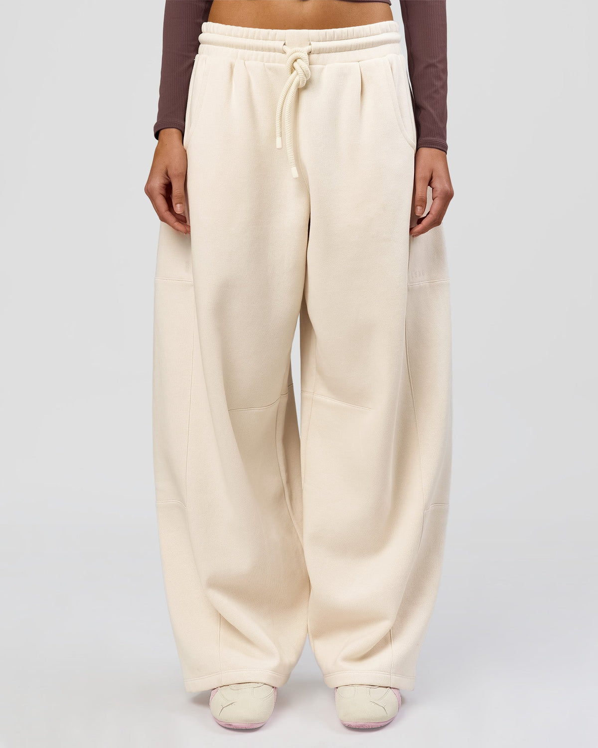 Woman wearing Bree Barrel Fleece Track Pant - Vanilla Bean | Model:Taneisha | Size:XS