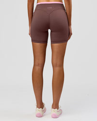 Woman wearing Bree Fusion High-Rise 6" Short Pockets - Cocoa Powder-Pink Rose | Model:Taneisha | Size:XS | Thumbnail Index: 14