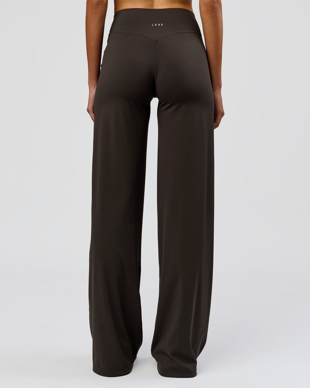Woman wearing Elixir High-Rise Tall Pant - Ground Coffee | Model:Taneisha | Size:XS - view 9