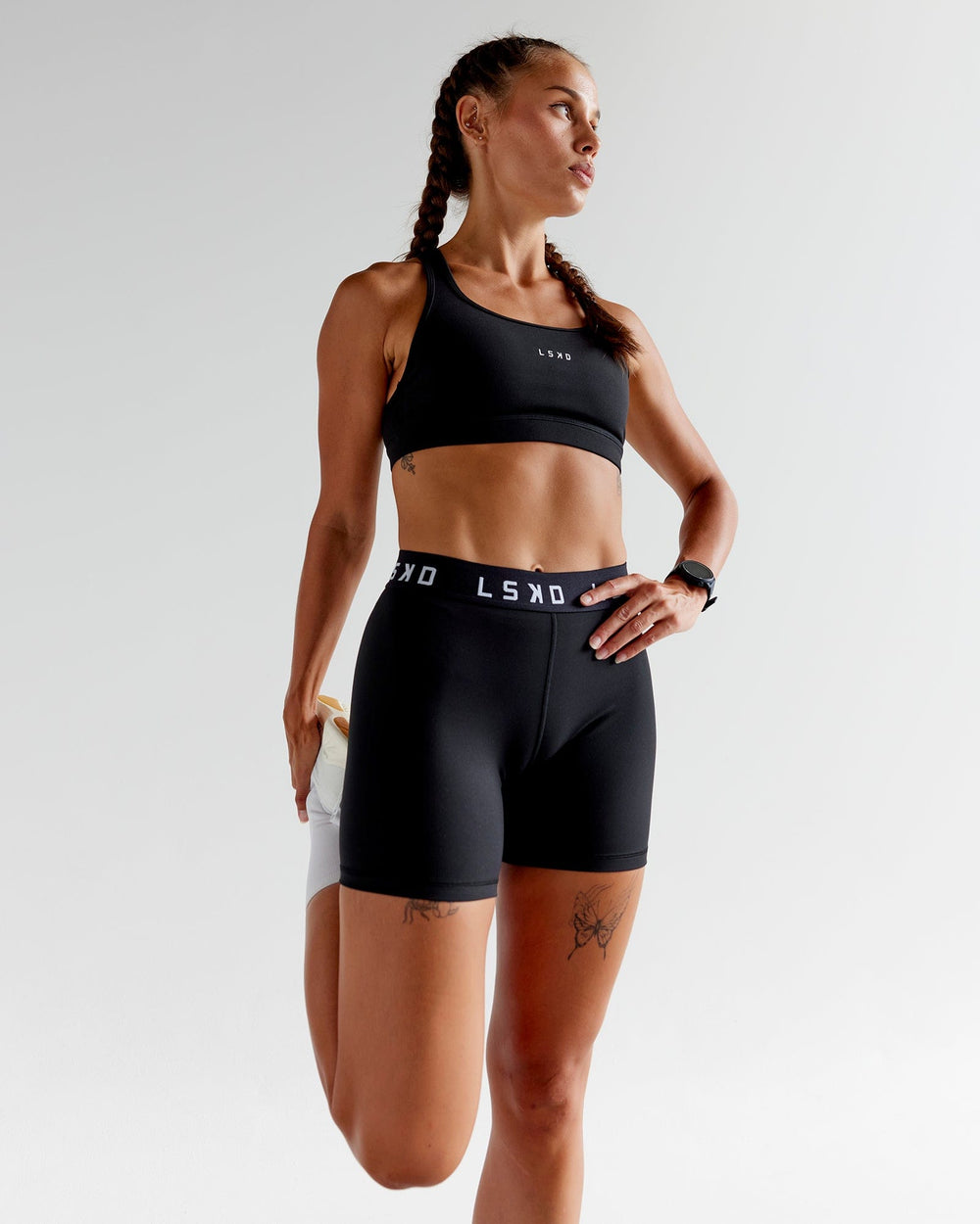 Extend Mid Shorts - Black-White