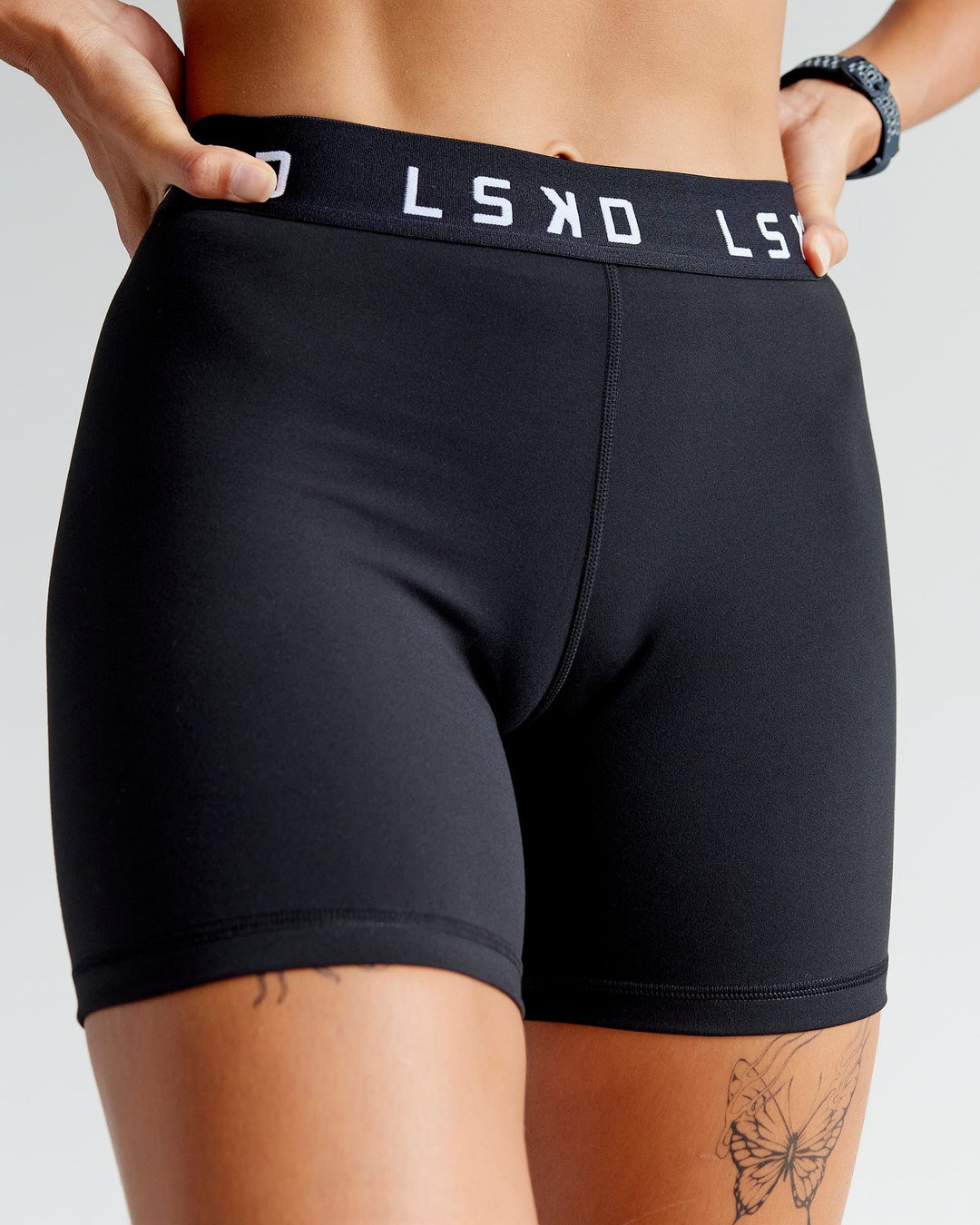 Extend Mid Shorts - Black-White