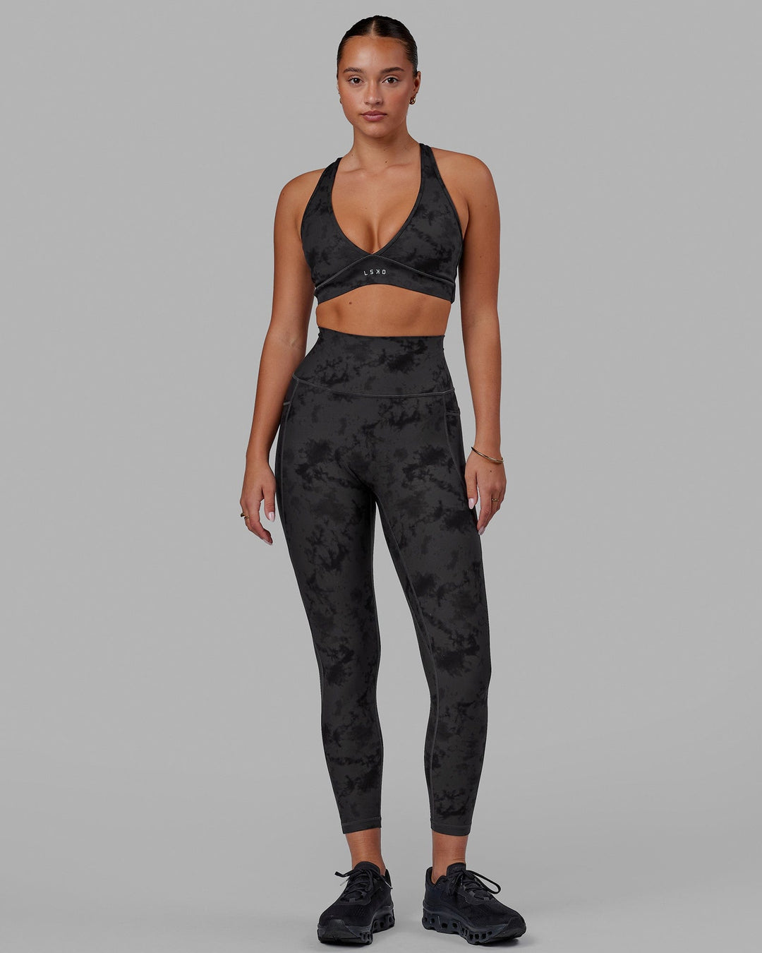 Woman wearing Fusion Ultra High-Rise 7/8 Legging Pockets - Black Tie-Dye | Model:Milly | Size:S
