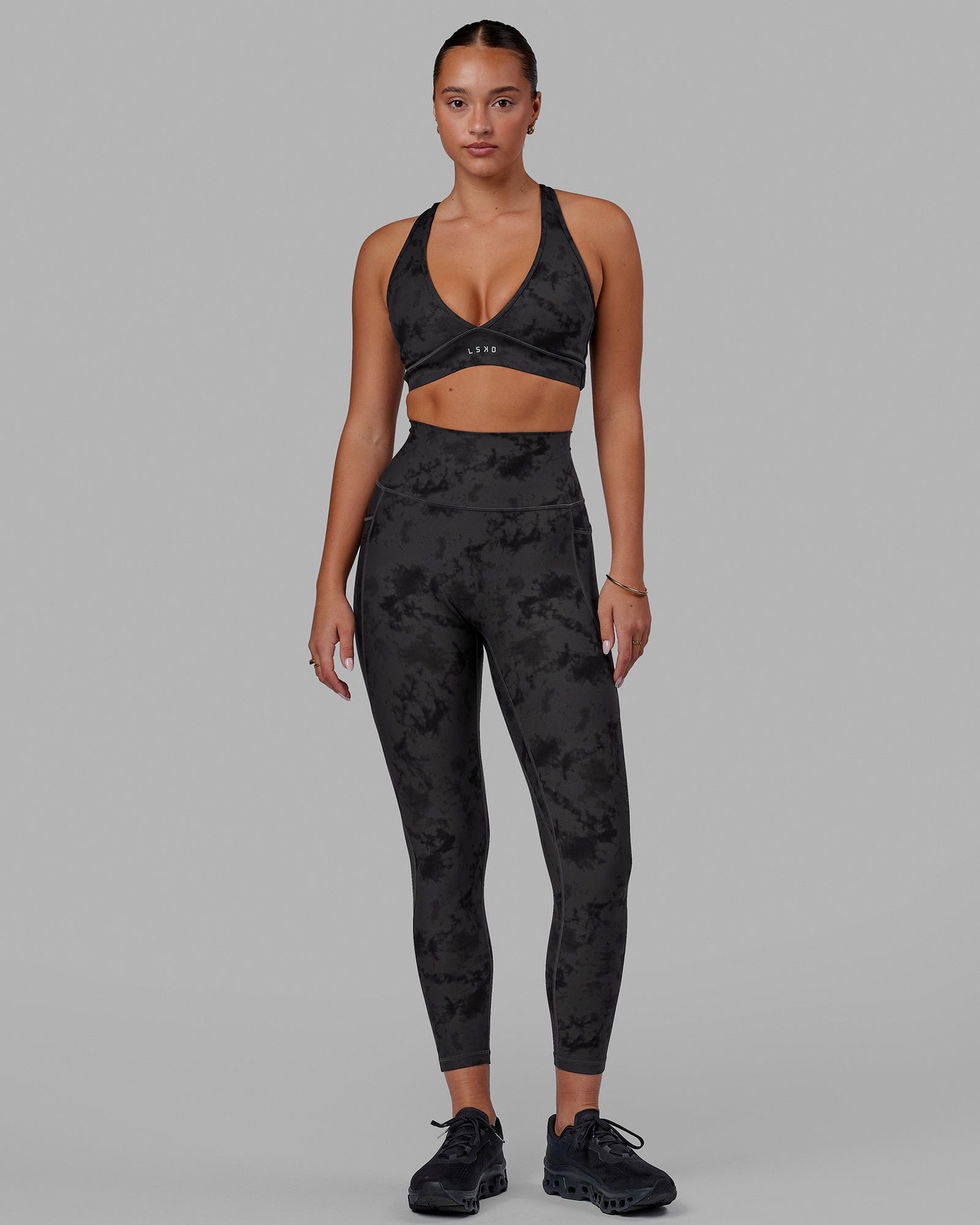 Woman wearing Fusion Ultra High-Rise 7/8 Legging Pockets - Black Tie-Dye | Model:Milly | Size:S