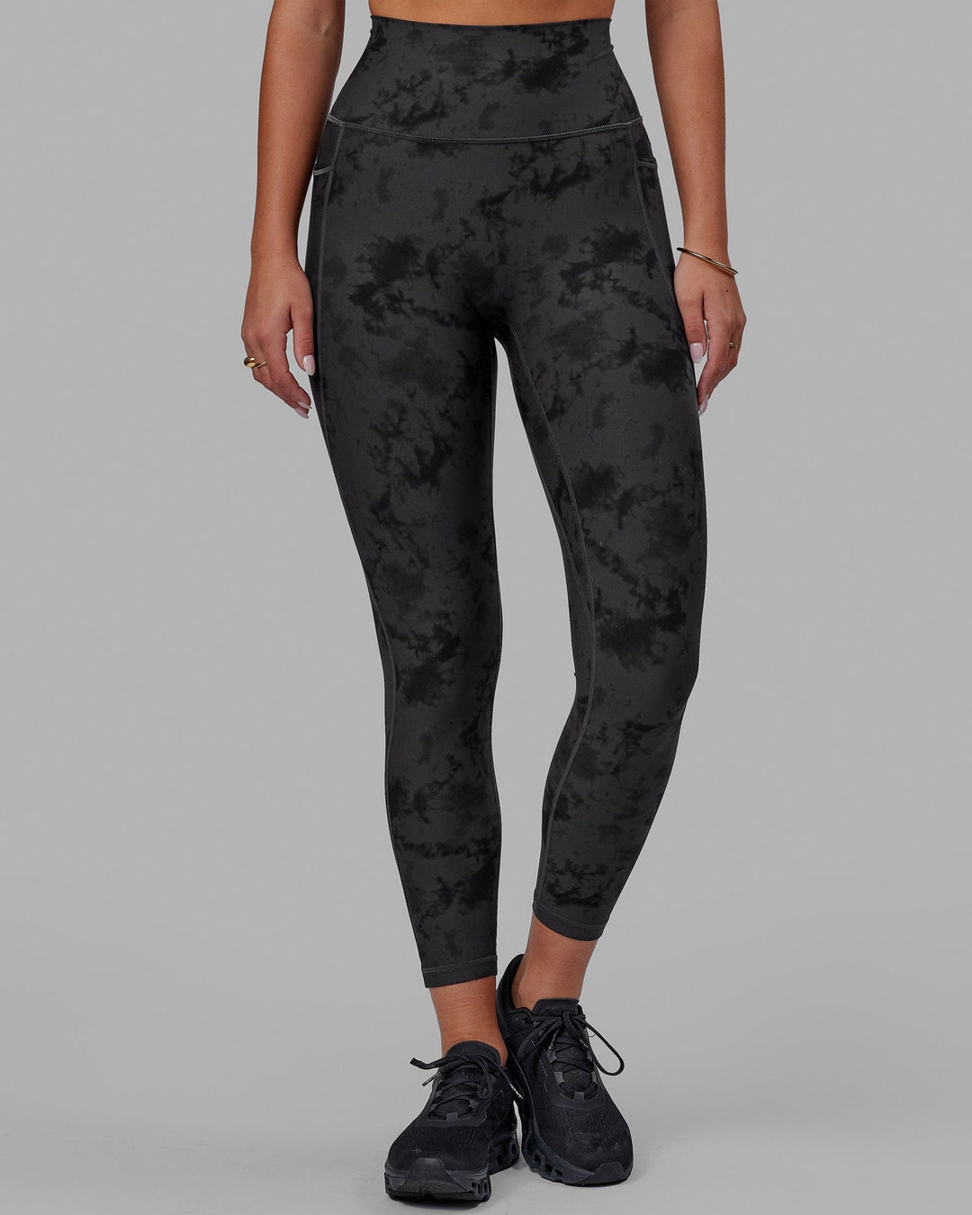 Woman wearing Fusion Ultra High-Rise 7/8 Legging Pockets - Black Tie-Dye | Model:Milly | Size:S