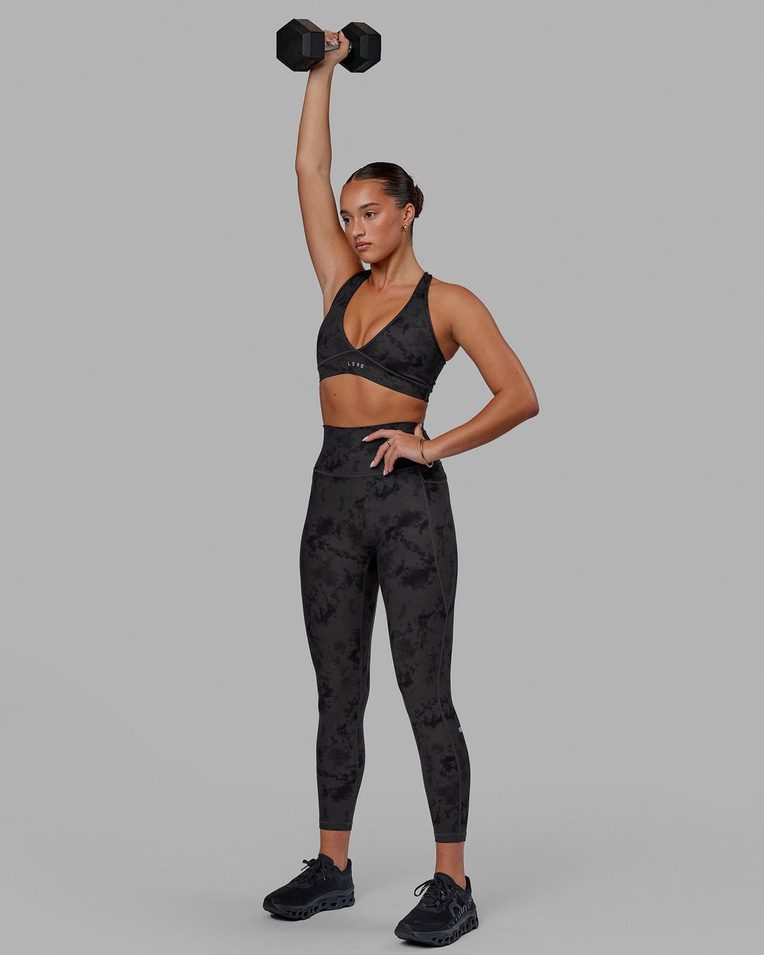 Woman wearing Fusion Ultra High-Rise 7/8 Legging Pockets - Black Tie-Dye | Model:Milly | Size:S