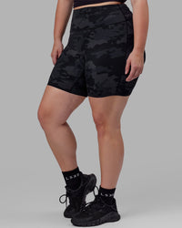 Elixir Ultra High-Rise 6" Short - Black Camo