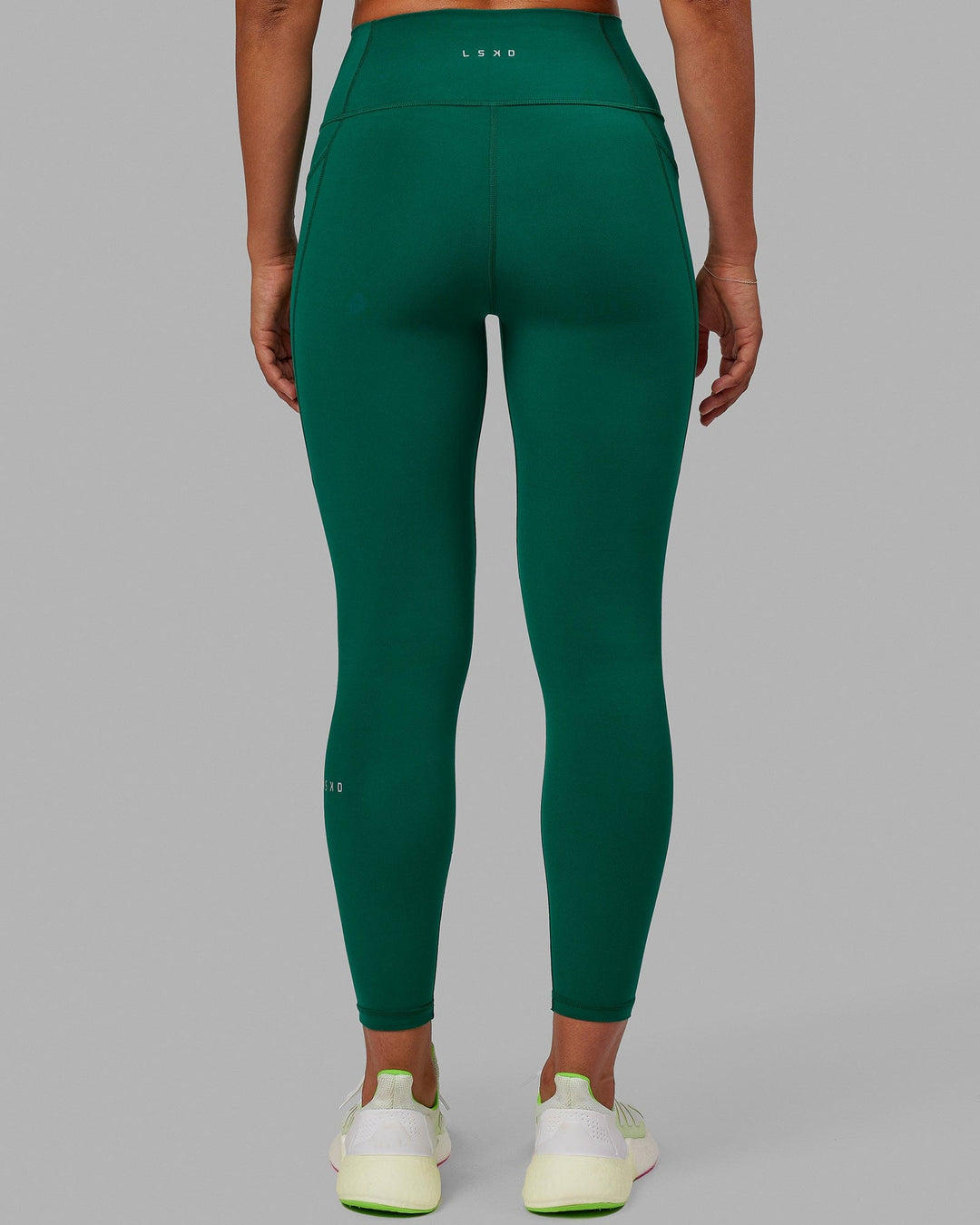 Woman wearing Fusion Ultra High-Rise 7/8 Legging Pockets - Malachite | Model:Sophie | Size:S